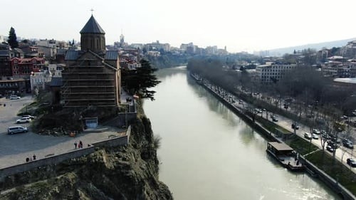Beautiful river Kura and lots of traffic moving on the river embankment, 4k