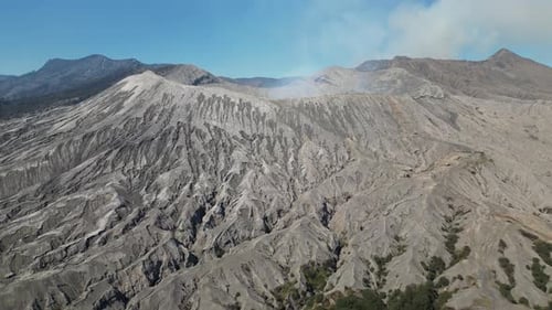 Vuelo sobre el monte Bromo (Parque Nacional Bromo Tengger Semeru) en Indonesia