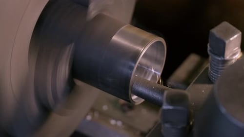 Drehmaschine, Fräsanlage, Metallknüppelschneidemaschine mit Spänen