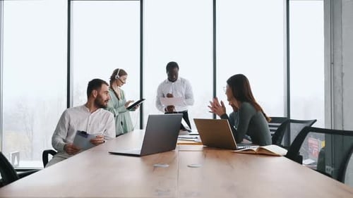 Group of people that are working in the modern office together