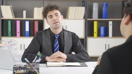 Utiliser des phrases courtes pour communiquer efficacement.