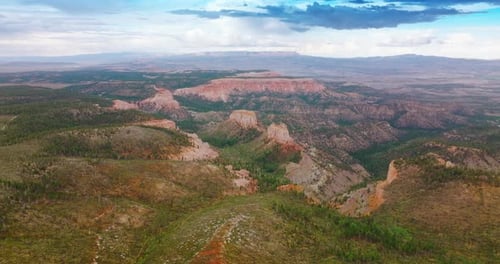 Atemberaubende Landschaft mit atemberaubenden Bergen im Zion-Nationalpark, Utah, USA.