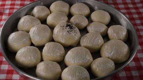Sprinkling Black Cumin