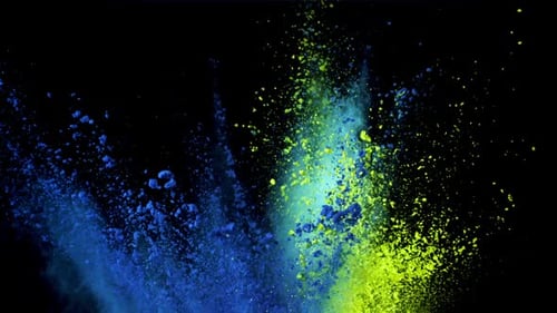 Superzeitlupenexplosion von Farbpulver auf schwarzem Hintergrund, gefilmt mit einer Hochgeschwindigkeitskamera bei 10:00 Uhr