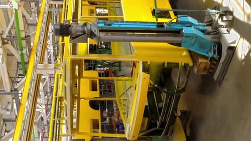 Ligne de convoyage Vidéo verticale pour la production de cadres jaunes d'autobus pour le transport de passagers