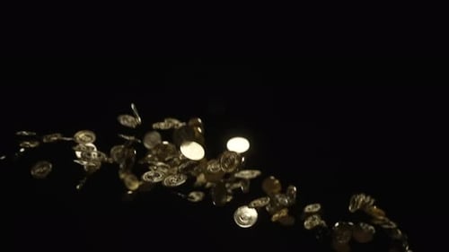 Viele Goldmünzen wurden in die Luft geworfen und fielen in Zeitlupe