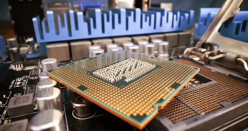 Close-up do processador central do computador com chip de CPU. Conceito moderno de tecnologia informática.