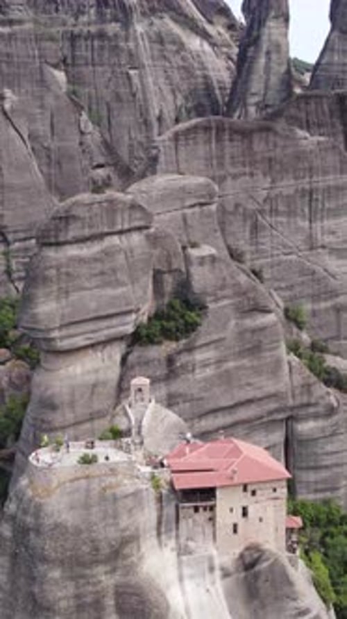 Revelación aérea vertical del monasterio de San Nicolás Anapafsas, Meteora