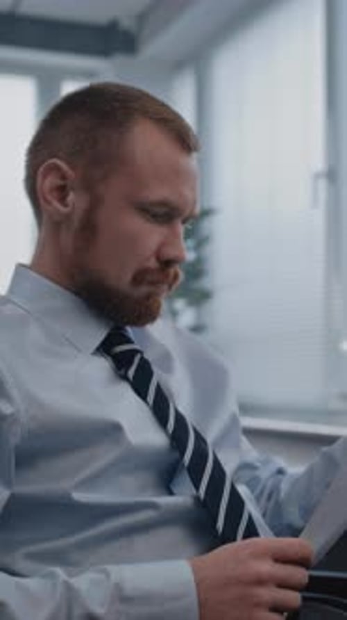 Financial Manager Analyzes Financial Reporting Documents