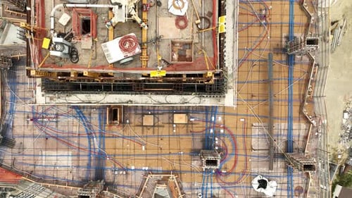 Toma aérea de un nuevo edificio de gran altura en construcción