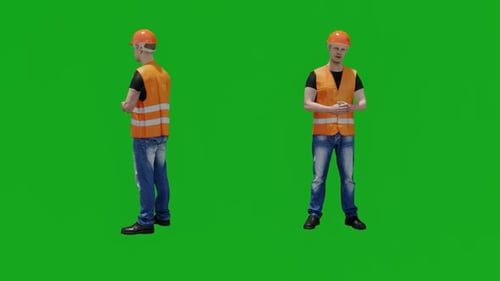 ingeniero de construcción caminando por la pantalla verde y trabajando en un tornillo verde