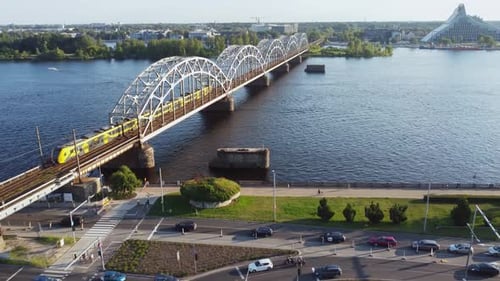 Luftaufnahme der Straßenbahnbrücke