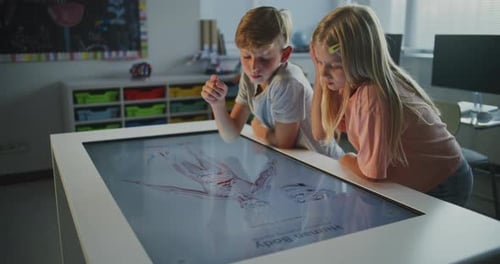Children Learn Anatomy Using Interactive Touchscreen in Classroom
