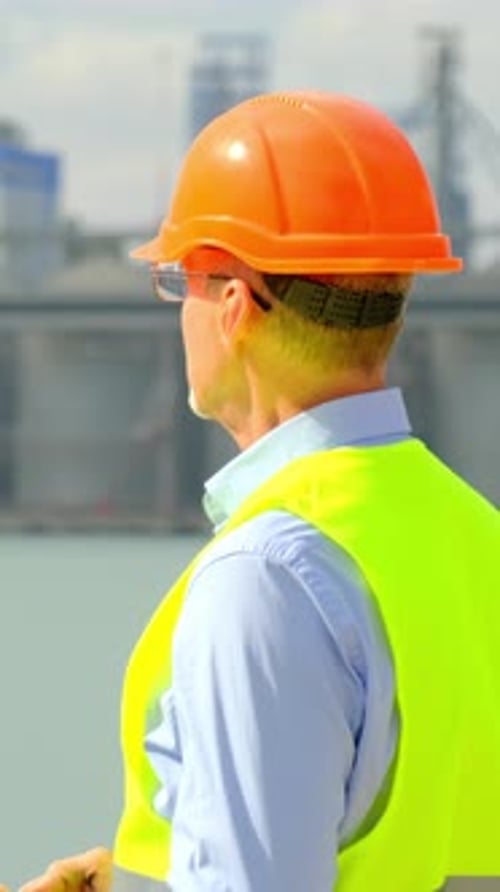 Sea Cargo Port Industry Safety Manager Inspects Granary