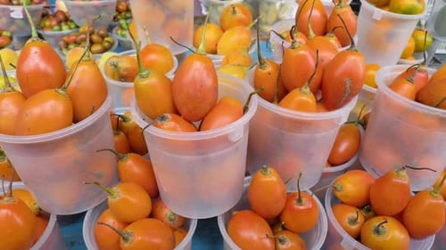 Tamarillos auf dem lokalen Markt ausgestellt