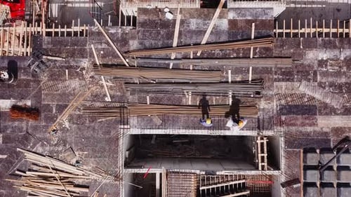 Großflächige Wohnbaustelle mit Kränen, Luftaufnahme