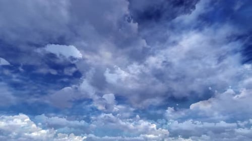 timelapse changes in the condition of white clouds in the blue sky during the day.