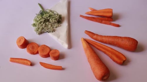 Zanahoria vegetal con hojas aisladas en Niza
fondo