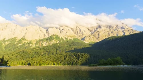 Eibsee und Zugspitzmassiv, Spiegelung auf dem Wasser, Bayern, Deutschland