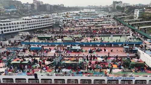 Vista aérea de la terminal de lanzamiento de Sadarghat, Bangladesh.