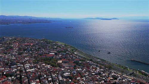 Morgen, Istanbul, Türkei, Türkiye-Luftdrohne, sonniger blauer, klarer Himmel, Herbstbrücke, Blaue Moschee, Hafen