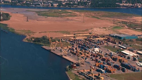 vista superior de um porto de contêineres marítimos