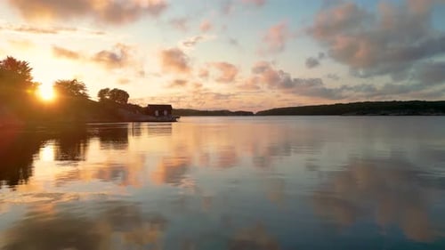 Wunderschöner Sonnenuntergang über den Inseln