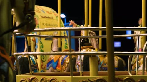 Freizeitpark Happy Times Place bei Nacht