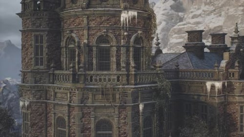 Historisches Schloss, umgeben von Bergen mit eisigen Details in winterlicher Umgebung