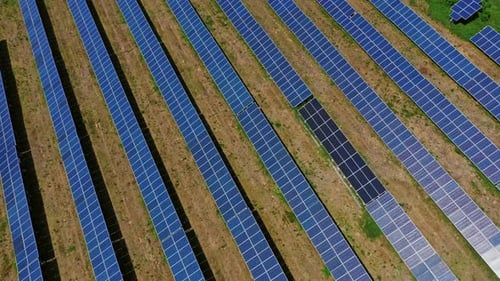 Luftbild von Sonnenkollektoren. Luftbild der Anlage für Sonnenkollektoren