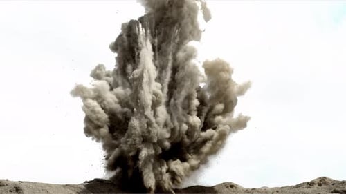 E7, explosion de poussière enregistrée au ralenti à 40 mètres de hauteur.