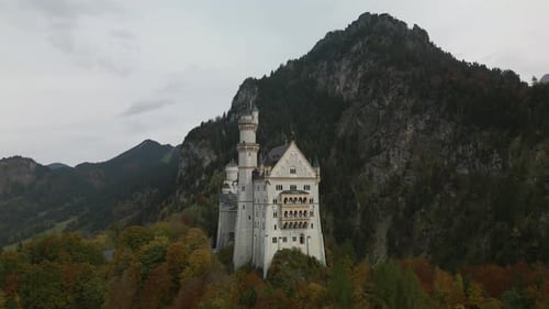 Flug nach oben in der Nähe von Schloss Neuschwanstein