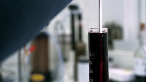 laboratoire de contrôle de la qualité des vins dans les établissements vinicoles
