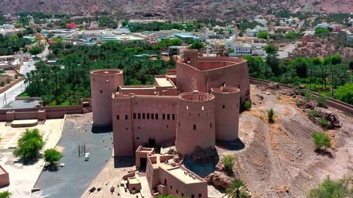 À la découverte du vaste fort historique d'Oman