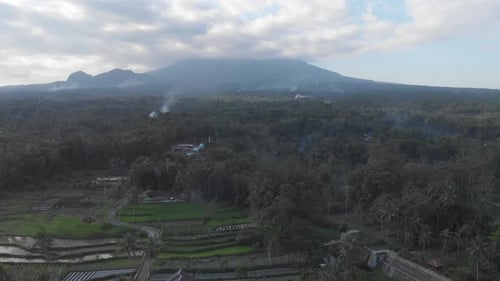 DRONE ATIROU EM MERAPI YOGYAKARTA
