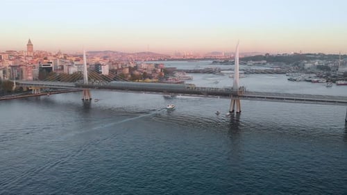 Luftaufnahme der Stadt Istanbul mit Sonnenuntergang, Türkei Tourismussaison