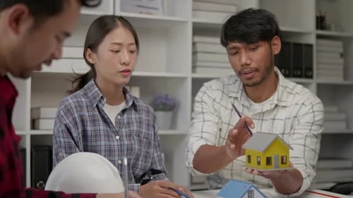 Travail manuel, brainstorming et mesure pour l'estimation des coûts d'architecture et d'ingénierie.