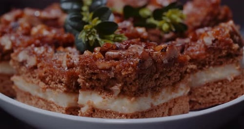 Stück frisch gebackenen Fruchtkuchen