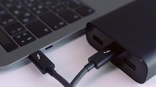 Establishing a USBC Hub Connection with Your Laptop for Enhanced Connectivity Options