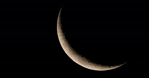 Waxing Crescent Moon filmed with 600mm tele lens in 4k