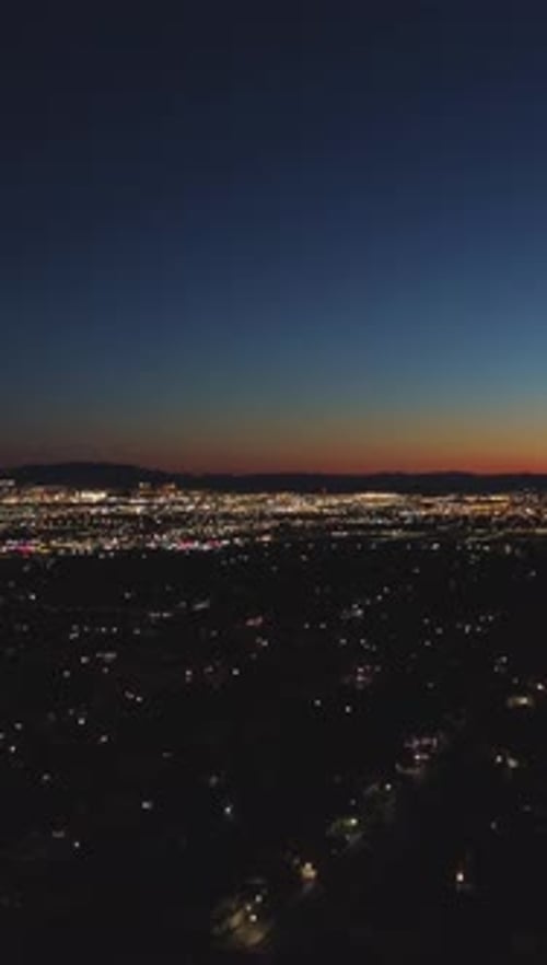 Vue aérienne verticale de Las Vegas au lever du soleil, au crépuscule, Nevada, États-Unis