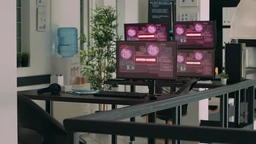 IT-Büro mit mehreren Monitoren, auf denen kritische Fehlermeldungen auf Bildschirmen blinken