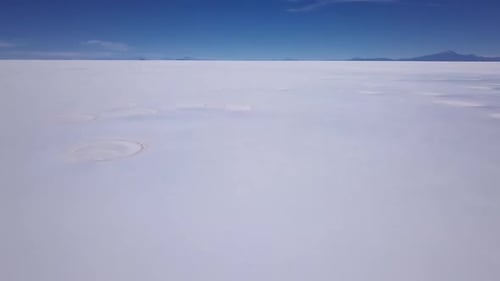 Vista aérea del Salar de
Uyuni. Vista aérea del famoso salar boliviano del Salar de Uyuni