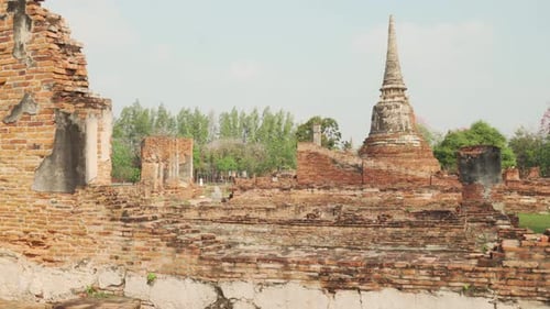 Scenic ruins of the Wat Mahathat in Ayutthaya, Thailand