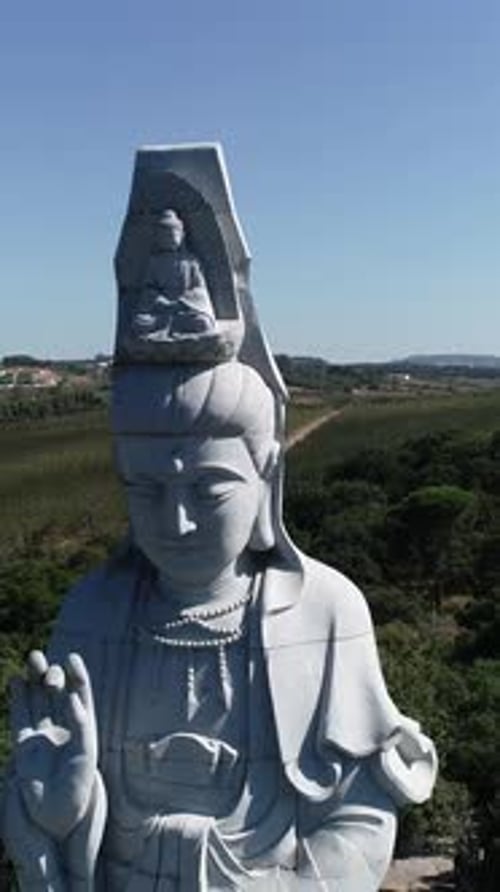 Vidéo verticale du parc Buddha Eden, Bombarral, Portugal