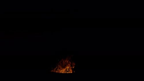 Ignite Sammlung: Winzige Flammen plattern aus einem Fass auf schwarzem Hintergrund, aufgenommen in 4K mit 120 Bildern pro Sekunde
