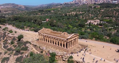 Hermoso establecimiento aéreo fotografiado sobre el templo de la Concordia, Agrigento, Sicilia, Italia