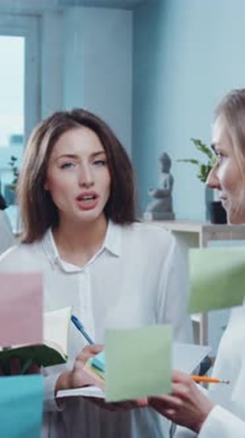 Engaging and Effective Collaborative Brainstorming Session in a Modern Office Environment
