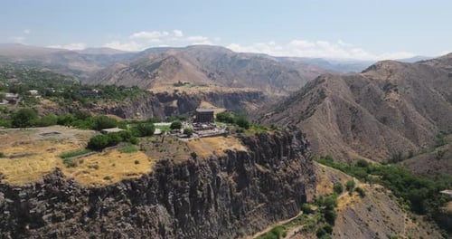 Vue aérienne du temple de Garni, en Arménie.