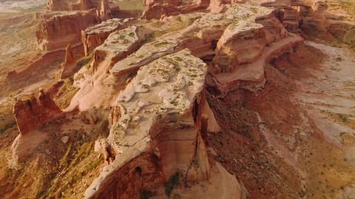 Approaching the plain tops of bare canyons in the USA national park.